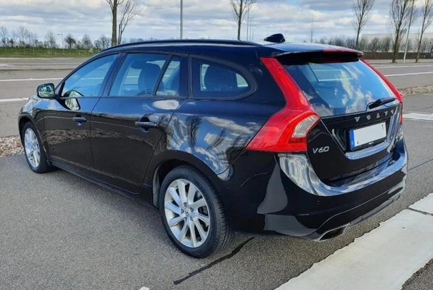 Volvo V60 cena 35900 przebieg: 299000, rok produkcji 2016 z Bochnia małe 497